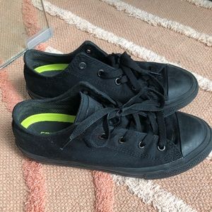 Black low converse